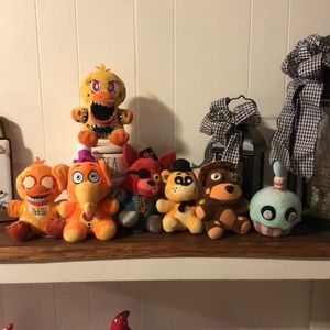 7 Five Nights at Freddie’s plushies